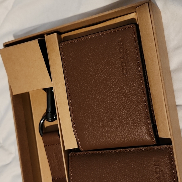 NEW mens gift set dark saddle Wallet with removable ID wallet keychain gift box - Picture 3 of 11